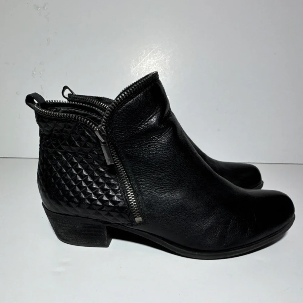 Lucky Brand Black Leather Ankle Bootie with Zipper and Textured Heel‎ Accent